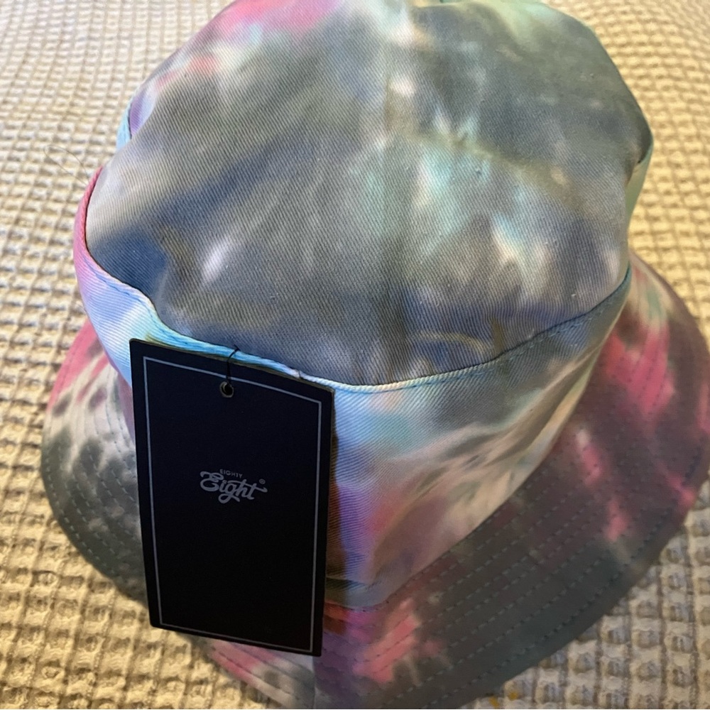 NWT Eighty Eight reversible tie dye bucket hat